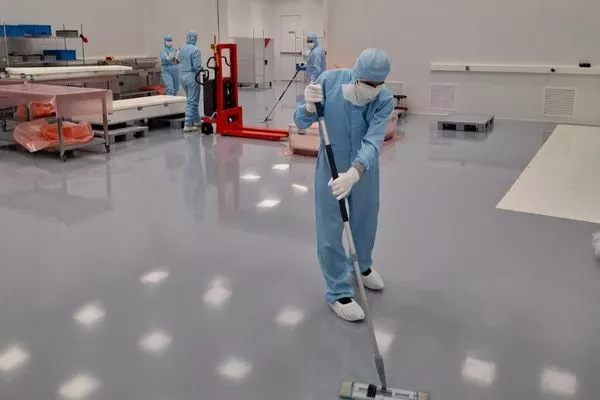 Cleanroomreiniging in de praktijk: HQ Pack BV